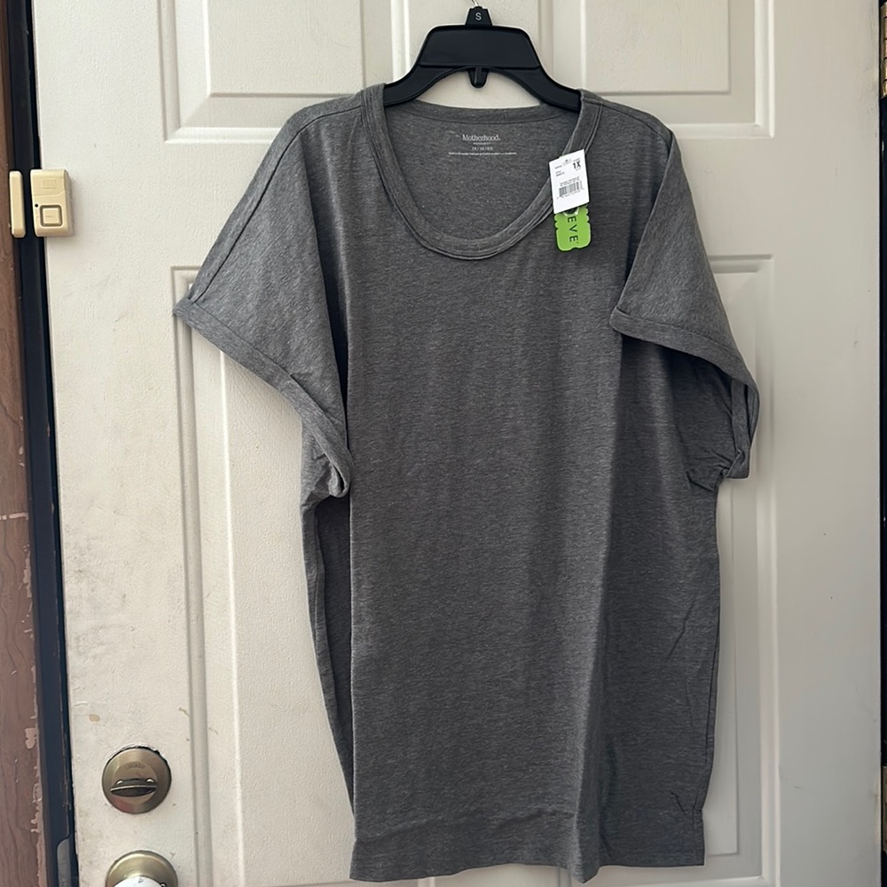 MOTHERHOOD MATERNITY PLUS SIZE TEE: GRAY: NEW WITH TAGS: SIZE 1X